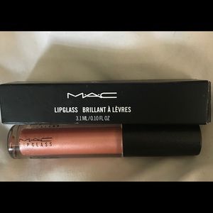 Mac lipgloss in “Prrr”